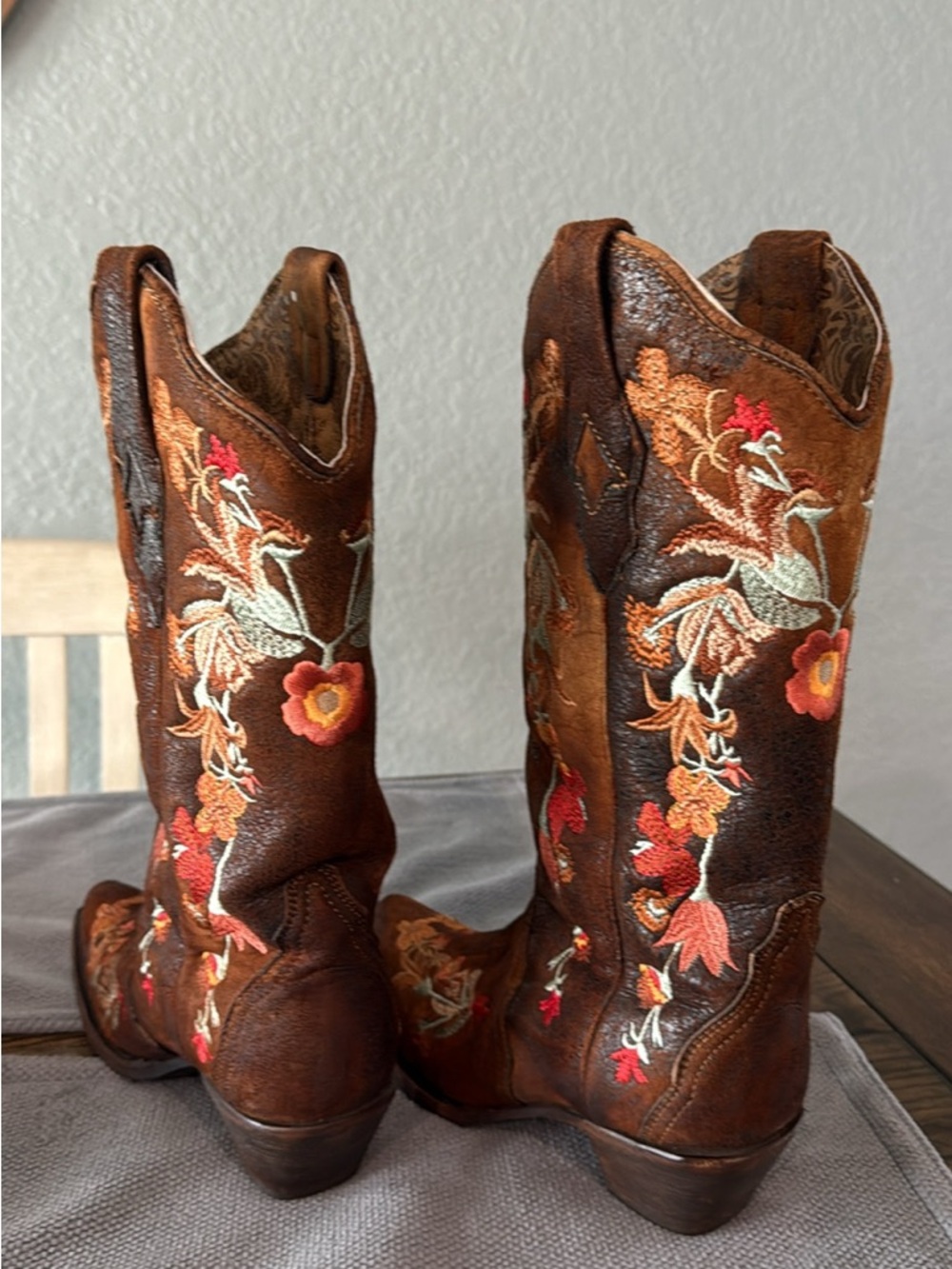 Corral Brown Embroidered Floral Western Heeled Boots - Picture 2 of 7